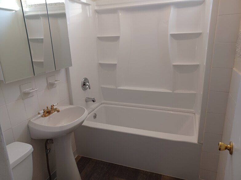 Building Photo - 306 Madison Ave