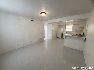 Building Photo - 115 Victor St