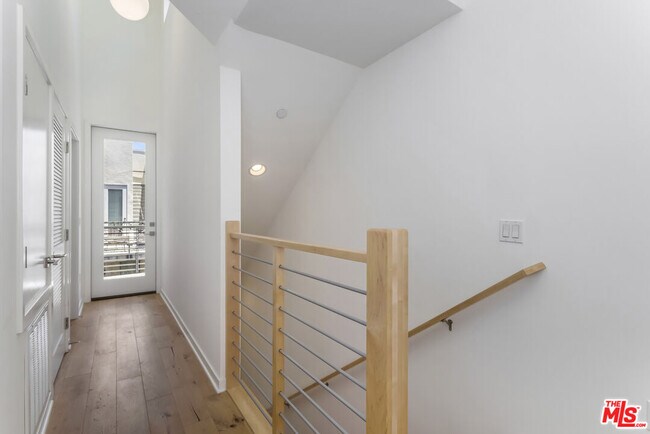 Building Photo - 1427 Waterloo St