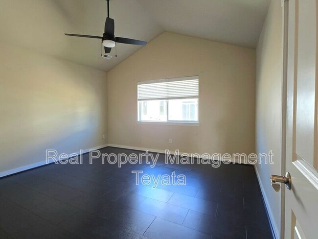 Building Photo - 4716 Parker St