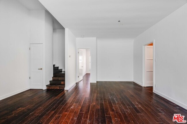 Building Photo - 741 Chautauqua Blvd