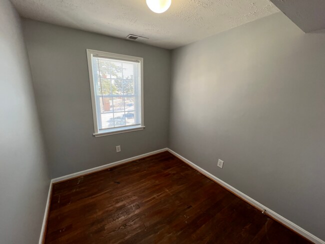 Building Photo - 2008 Fort Davis St SE