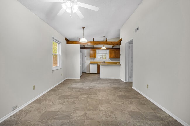 Building Photo - 1629 RaceTrack Rd