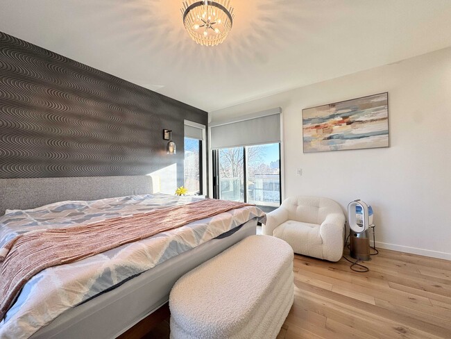 Building Photo - 4732 Mercier St