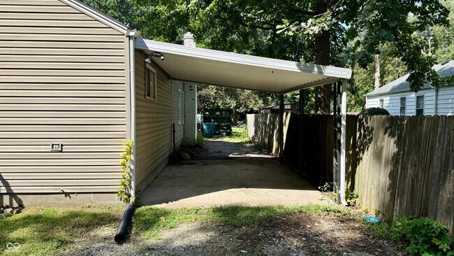 Building Photo - 2215 Durham Dr