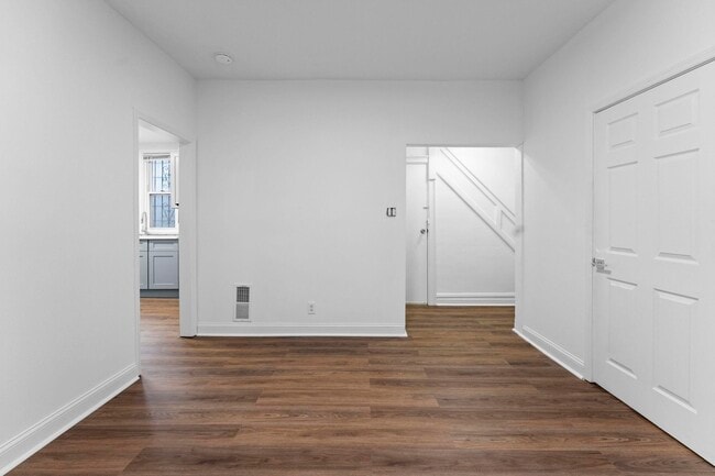 Building Photo - 296 Pearsall Ave