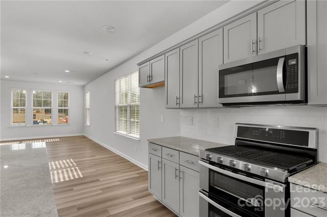 Building Photo - 10105 Hemingway Pl