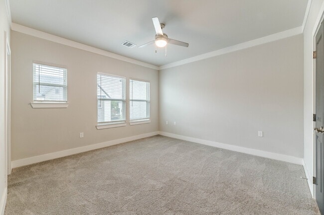 Building Photo - 3-Story 3 Bedroom, 3.5 bath Townhouse in a great community with easy access to PGBT and DNT