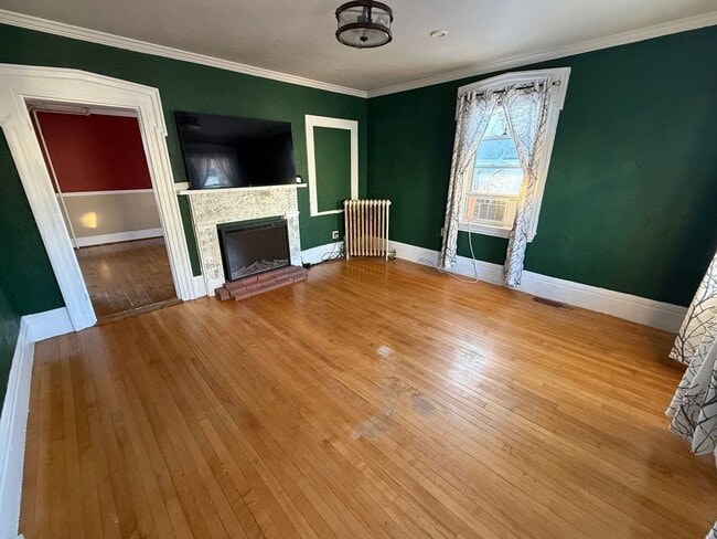 Building Photo - Spacious 4-Bedroom Home for Rent in Laconia – $2,095/month