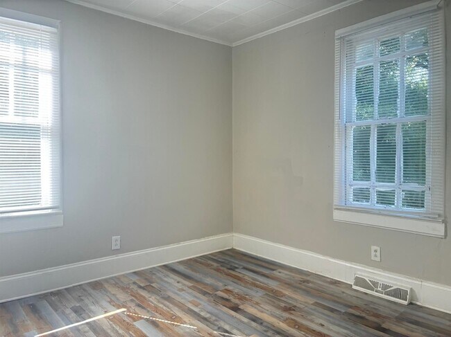 Building Photo - 1204 Asheboro St