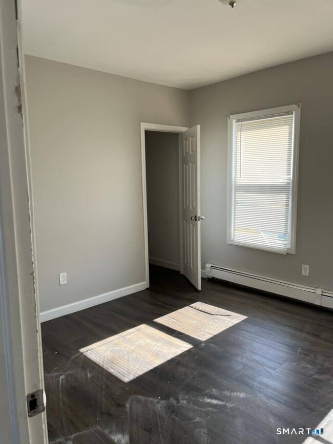 Building Photo - 162 Sheridan St