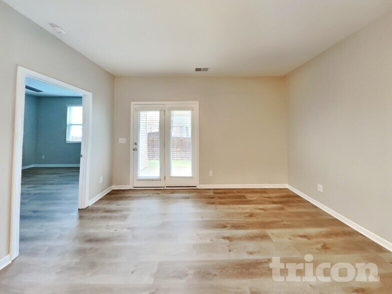 Building Photo - 338 Victory Cir
