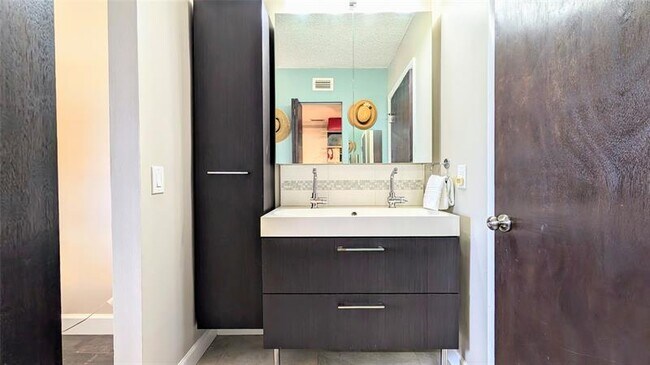 Building Photo - 2767 Carambola Cir S