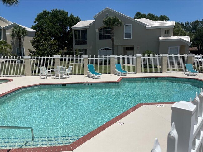 Building Photo - 7701 Carriage Homes Dr