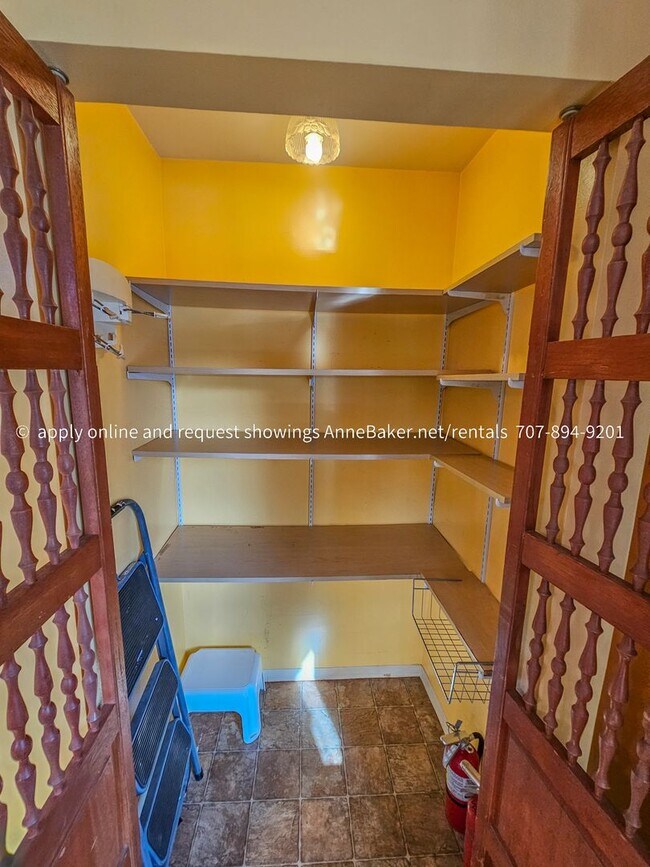 Building Photo - Exquisite Home among the Oak Trees