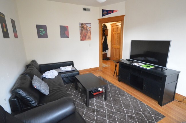 Floorplan - 854 W. Waveland