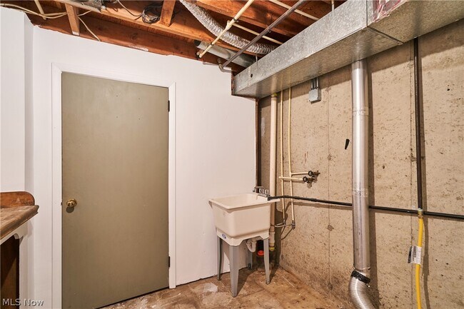 Building Photo - 1056 Endicott Dr