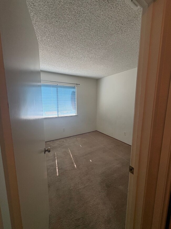 Building Photo - Spacious 3bed/2bath home in Antelope