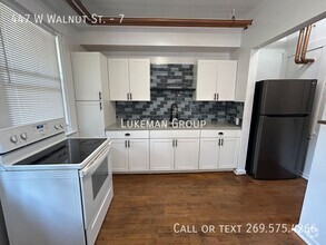 Building Photo - 447 W Walnut St