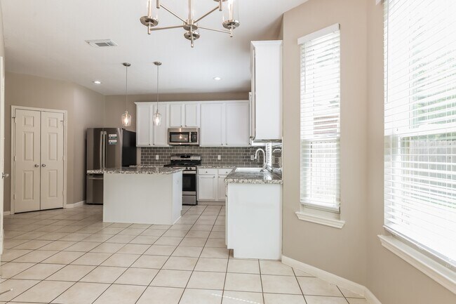 Building Photo - 14518 Southern Magnolia Cir