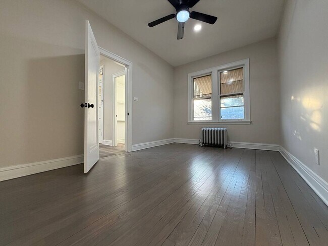 Building Photo - Spacious 5BR/2BA Home with Basement & Off-Street Parking