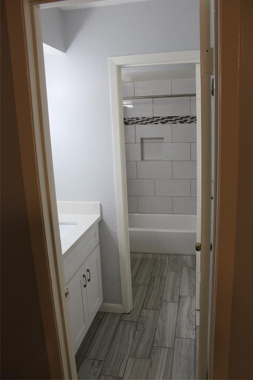 Building Photo - 1016 W Tri Oaks Ln