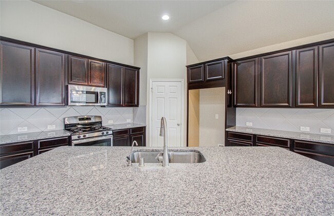 Building Photo - 15702 Whisper Woods Dr