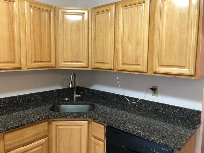 Building Photo - 1 Lake Ave