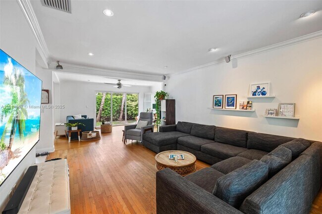 Building Photo - 9025 Dickens Ave