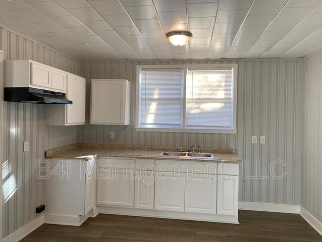 Building Photo - 409 Whitesville Rd