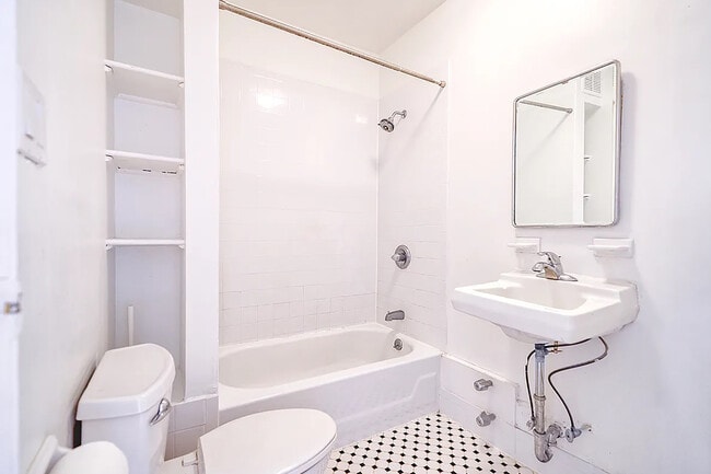 Building Photo - 676 Degraw St