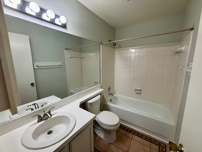 Building Photo - 57 Doranne Ct