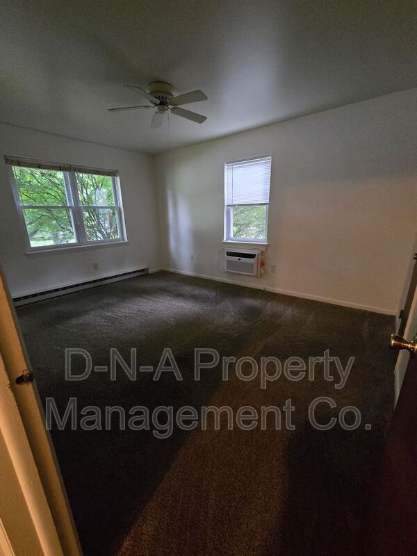 Building Photo - 404 Woodcliff Ave