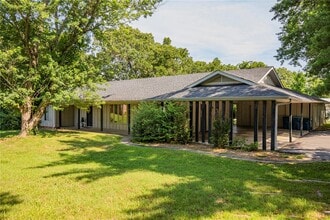 Building Photo - 107 NW Winfield Ln