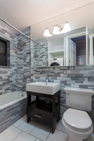 Building Photo - 7 E 75th St