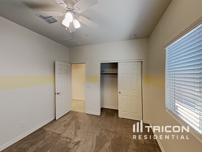 Building Photo - 21407 W Alvarado