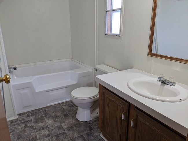 Building Photo - 2611 W Oxberry St