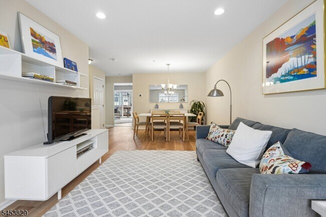 Building Photo - 55 Greenbrook Dr