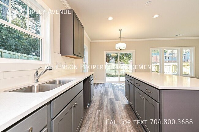 Building Photo - 3-Bedroom Townhouse with Proximity to Char...