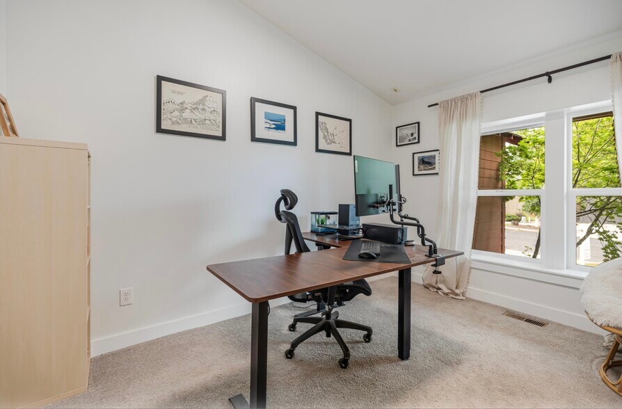 Building Photo - 20881 Top Knot Ln