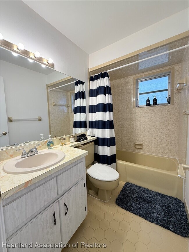 Building Photo - 185 Autumn Ave