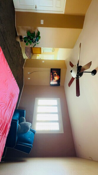 Building Photo - 10232 Desert Wind Dr