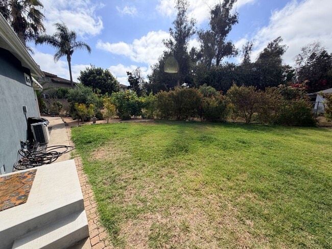 Building Photo - 2642 Davis Pl