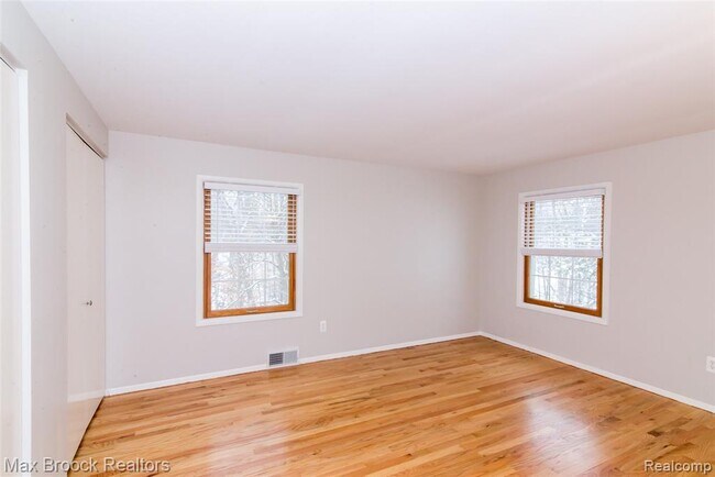 Building Photo - 31419 Sleepy Hollow Ln