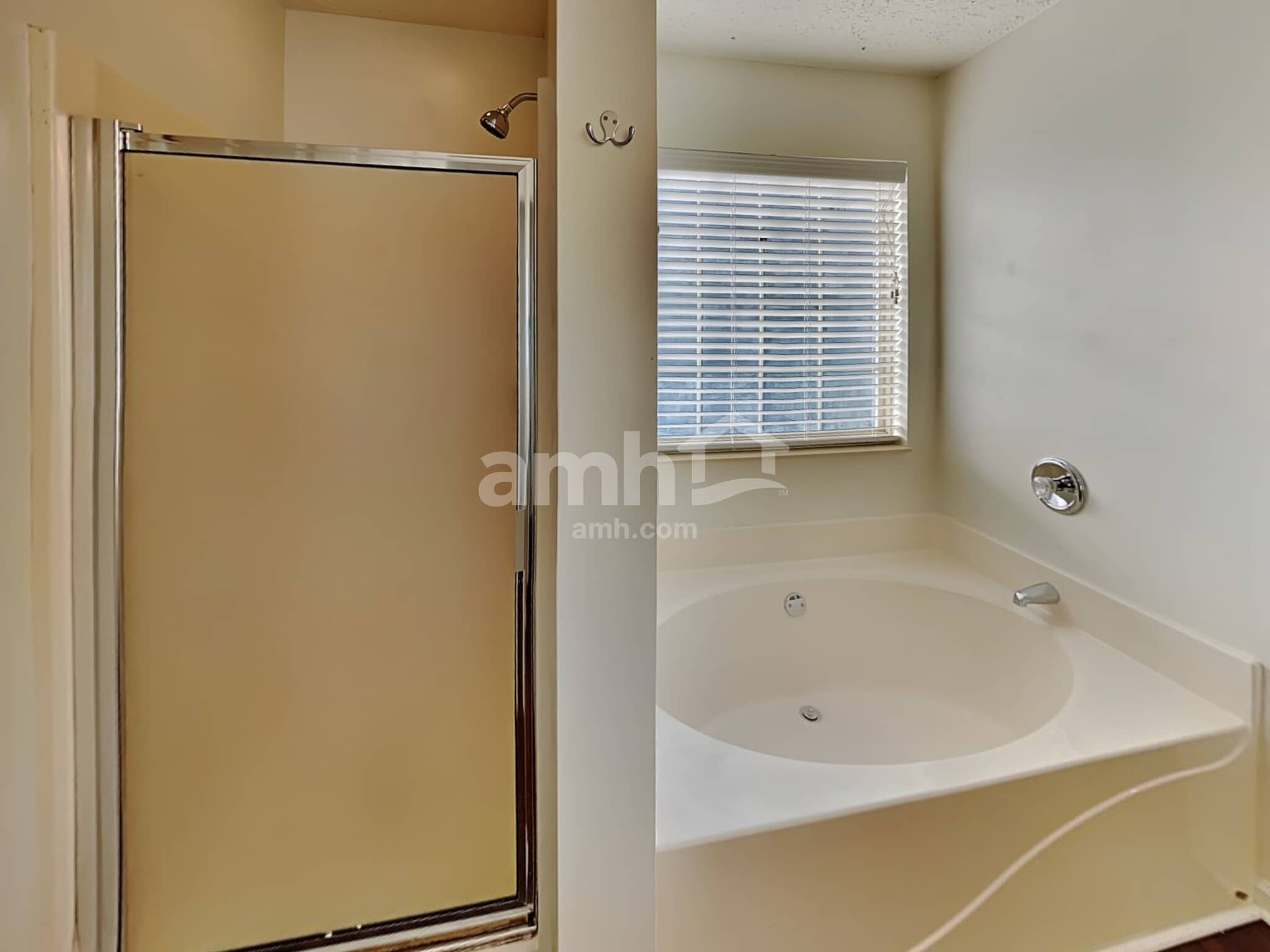 Building Photo - 120 Rose Garden Ln