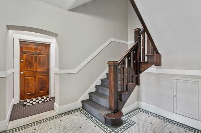 Building Photo - 718 N Grant St