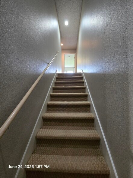 Building Photo - 2012 Hickoryleaf Ln