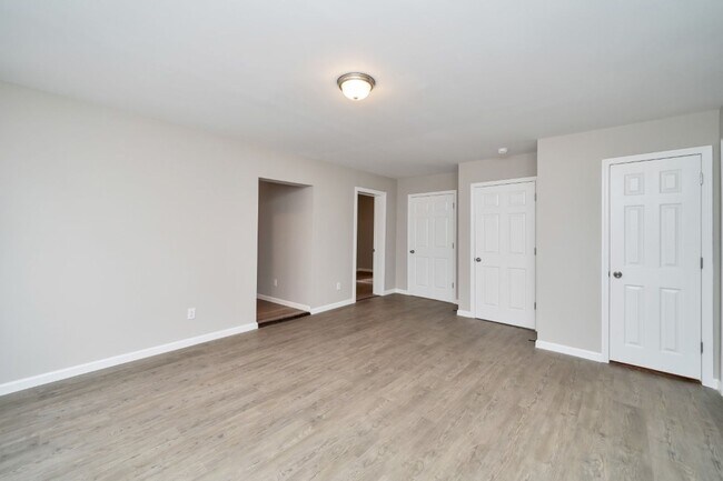 Building Photo - Beautifully Renovated 4BR/2.5BA with Large Yard in Graysville