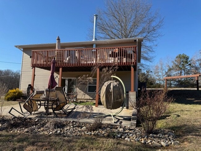 Building Photo - Dandridge 37725 - FULLY FURNISHED 3 bedroom, 2 bath Updated Basement Ranch on 1+ Acre. Pets Welco...