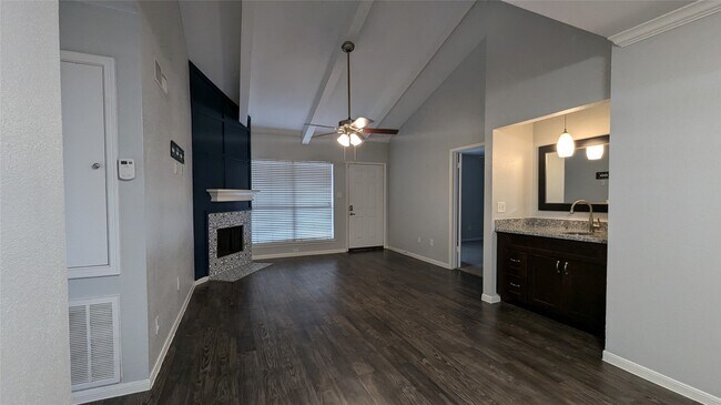Primary Photo - 5711 Sugar Hill Dr